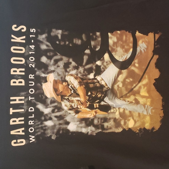 Garth Brooks Concert Shirt - Picture 2 of 5